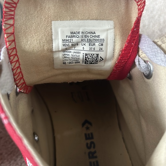 Red Converse - Picture 5 of 6